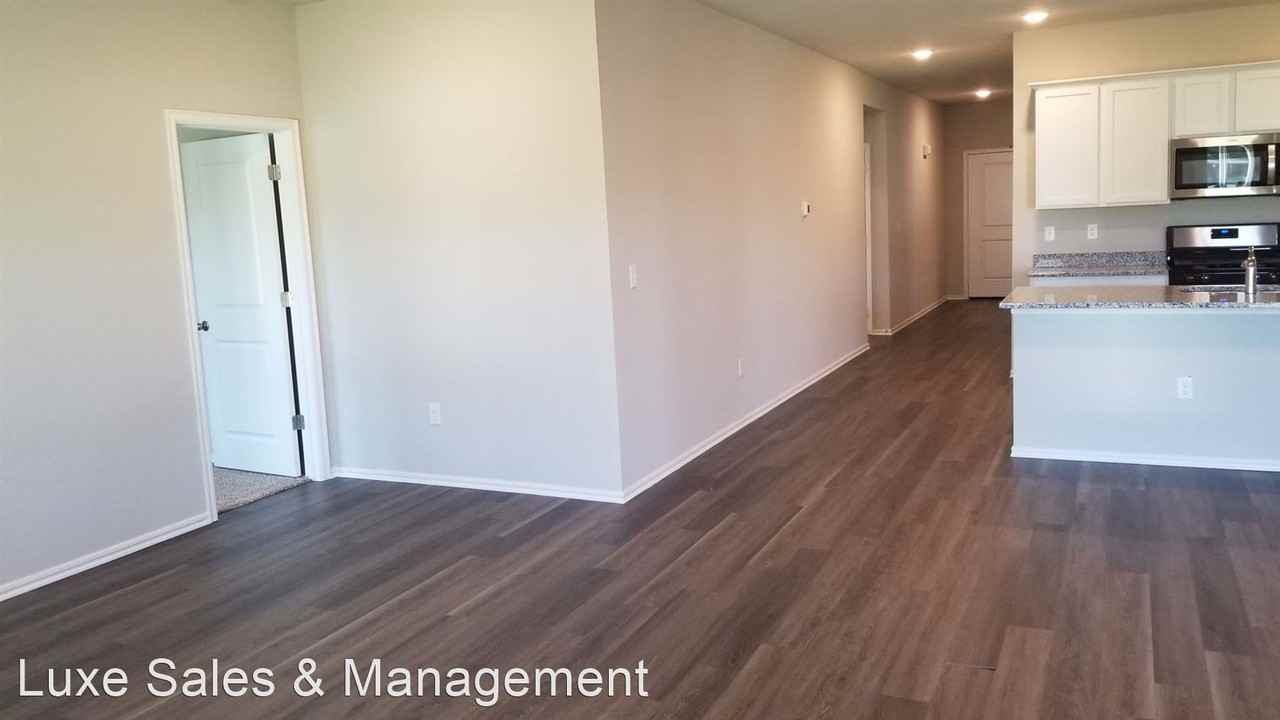 3206 Roman Cir - Photo 3 of 38