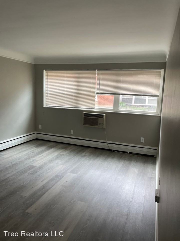 7815 Dawn Rd - Photo 3 of 8