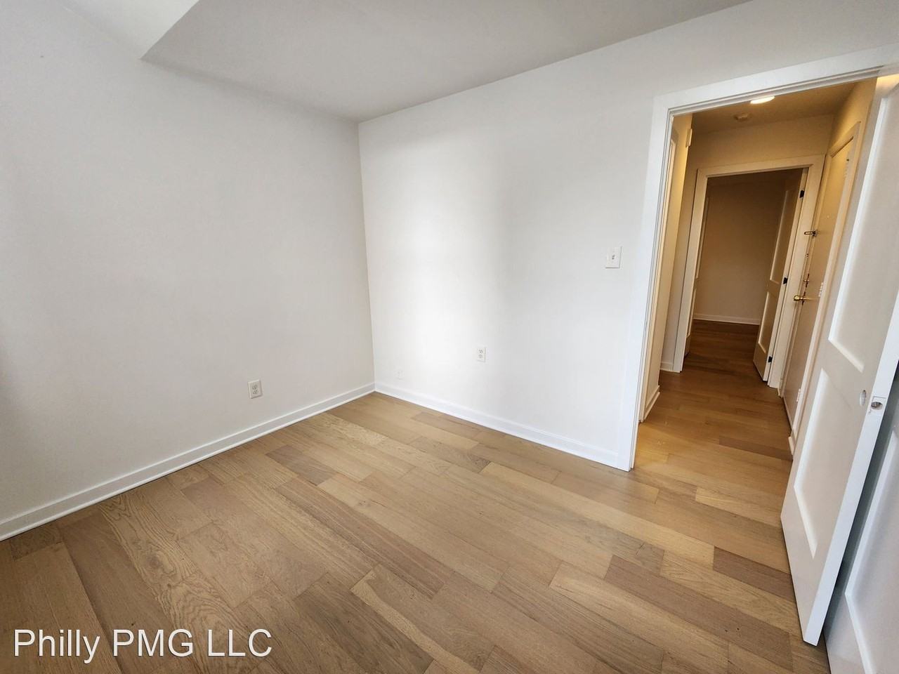 1426 Catharine street - Photo 2 of 14
