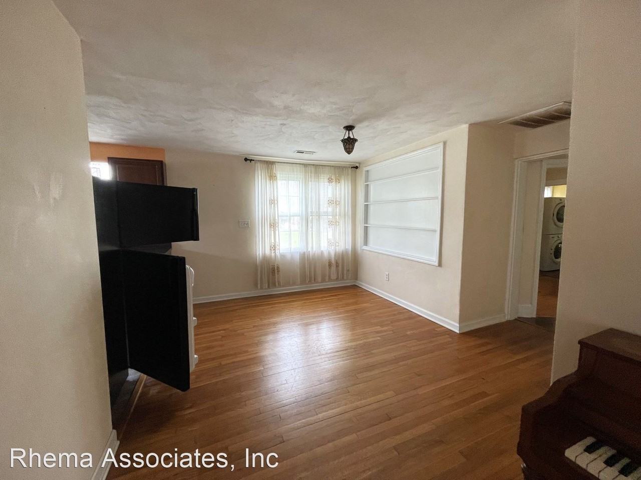 2503 Baltic Ave - Photo 3 of 16