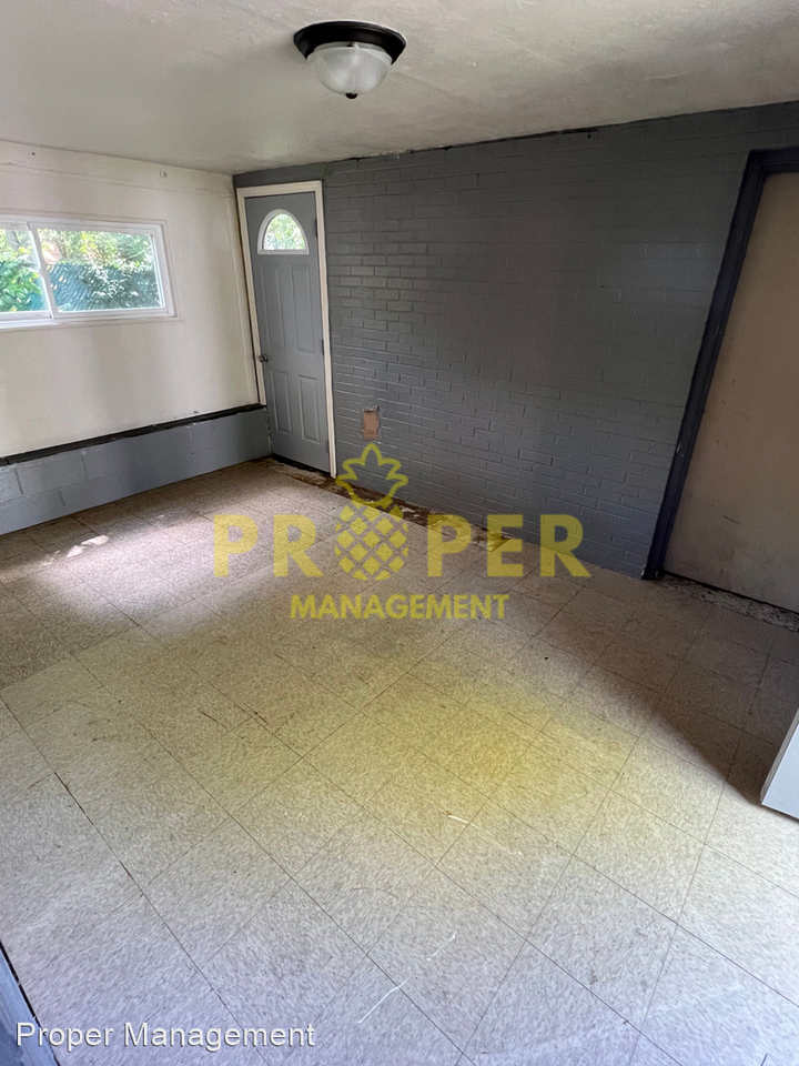 1738 Wesleyan Rd - Photo 2 of 10