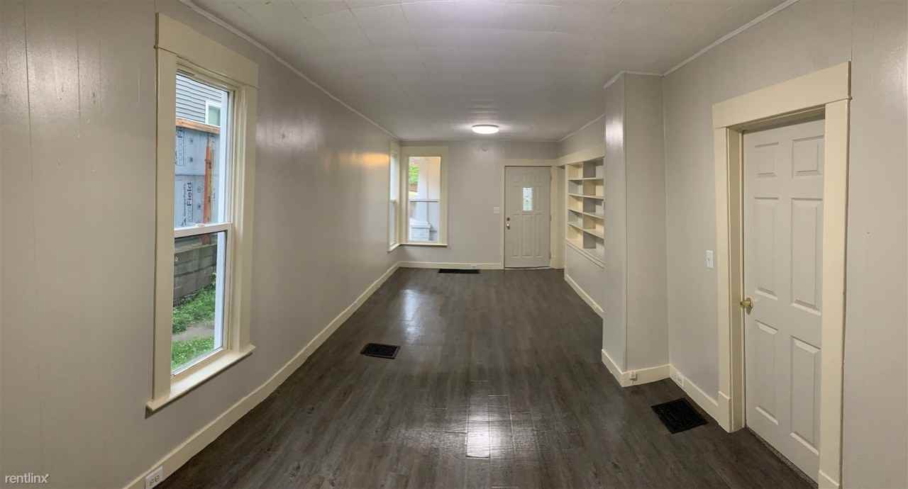 625 Curve St Sw - Photo 2 of 10