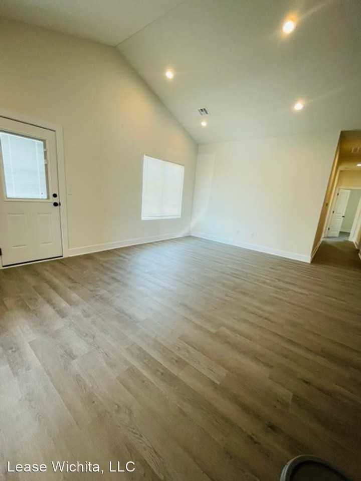 1632/34 Hickory Creek - Photo 3 of 21