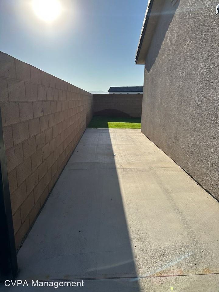 6301 Wildflower St - Photo 2 of 38