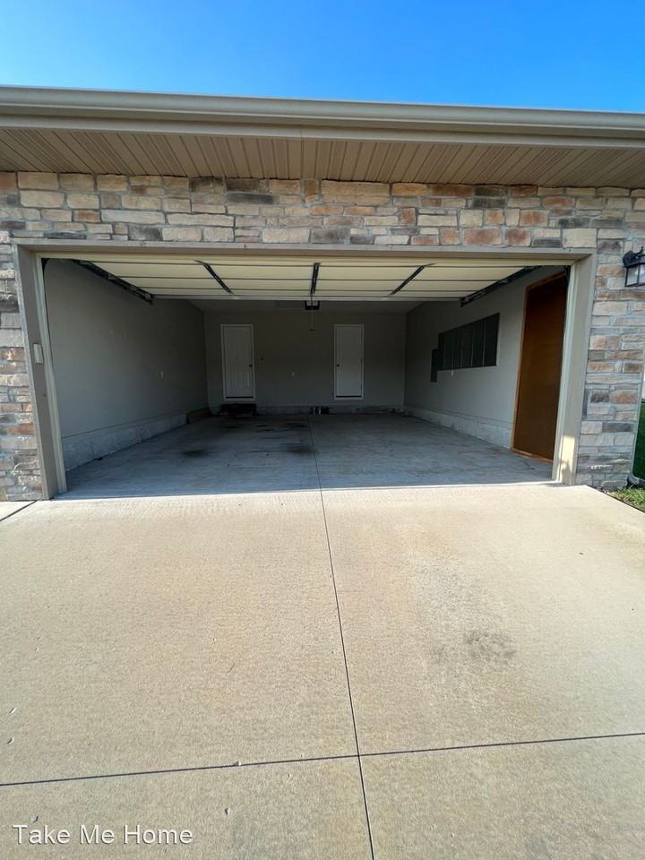 1909 E Parrin Ave - Photo 3 of 41