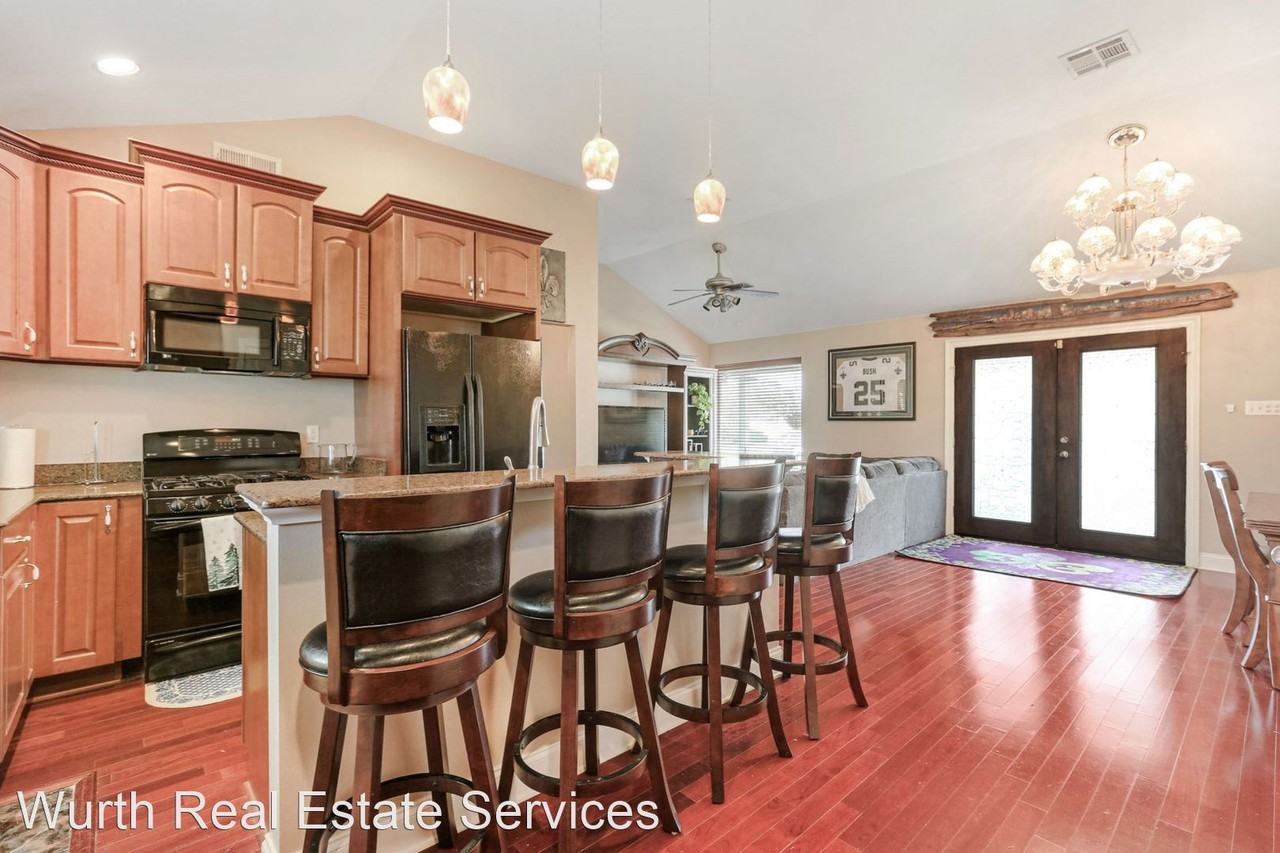 605 Community St - Photo 2 of 15