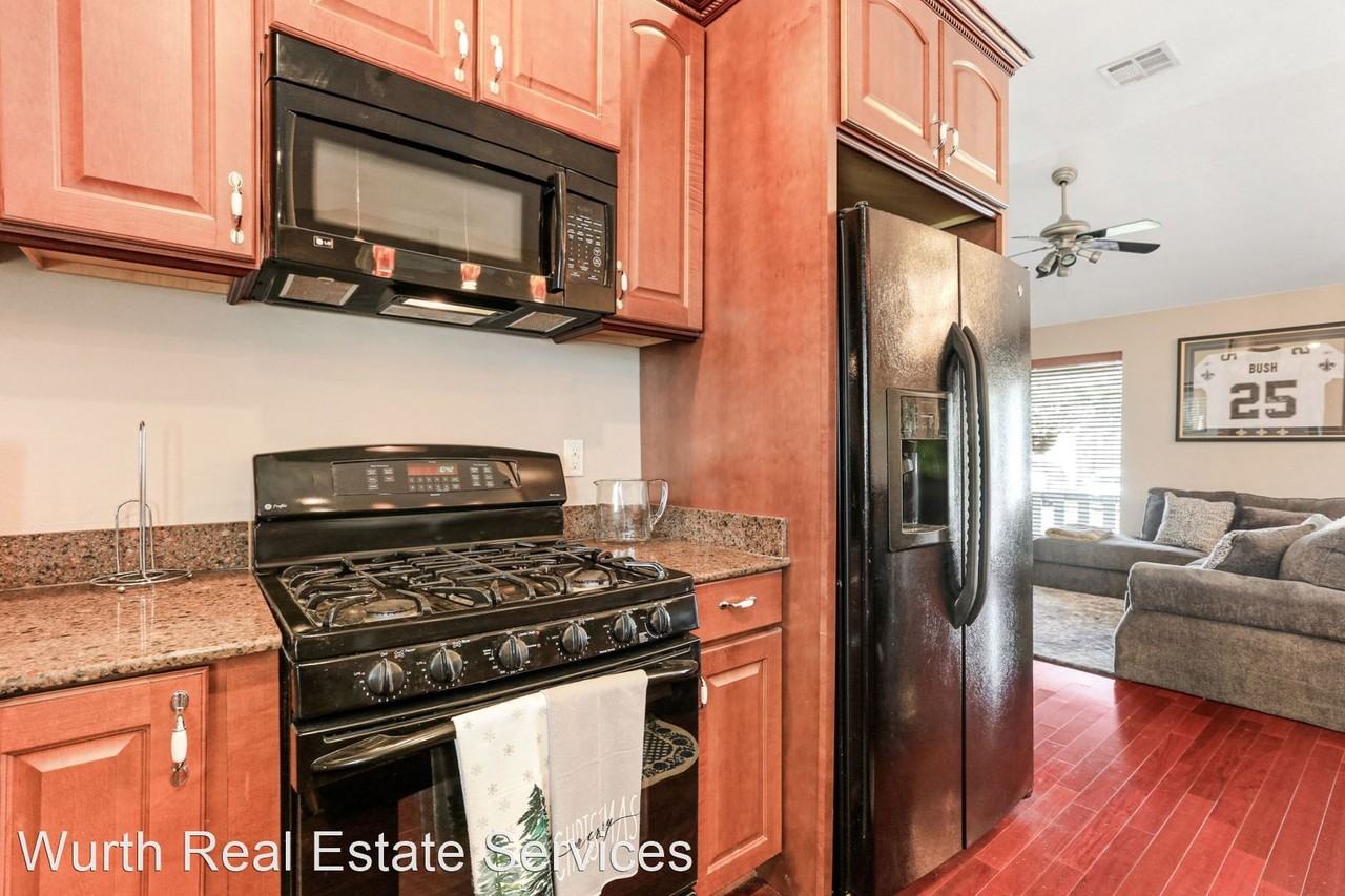 605 Community St - Photo 3 of 15