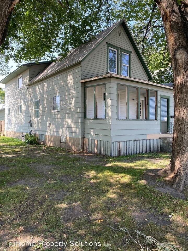 901 N 4th St - Photo 2 of 13