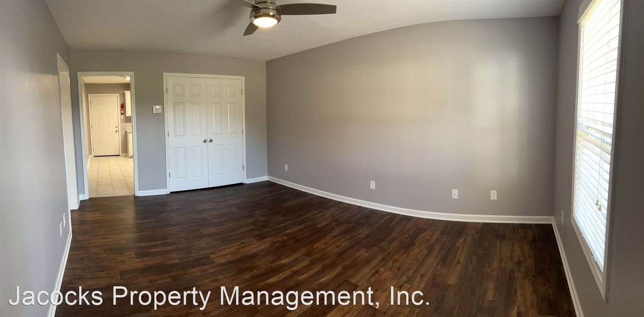 Lynn Dr. - Photo 2 of 6