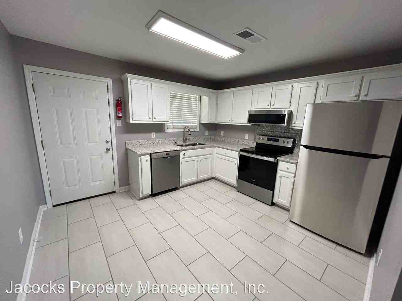 Lynn Dr. - Photo 3 of 6