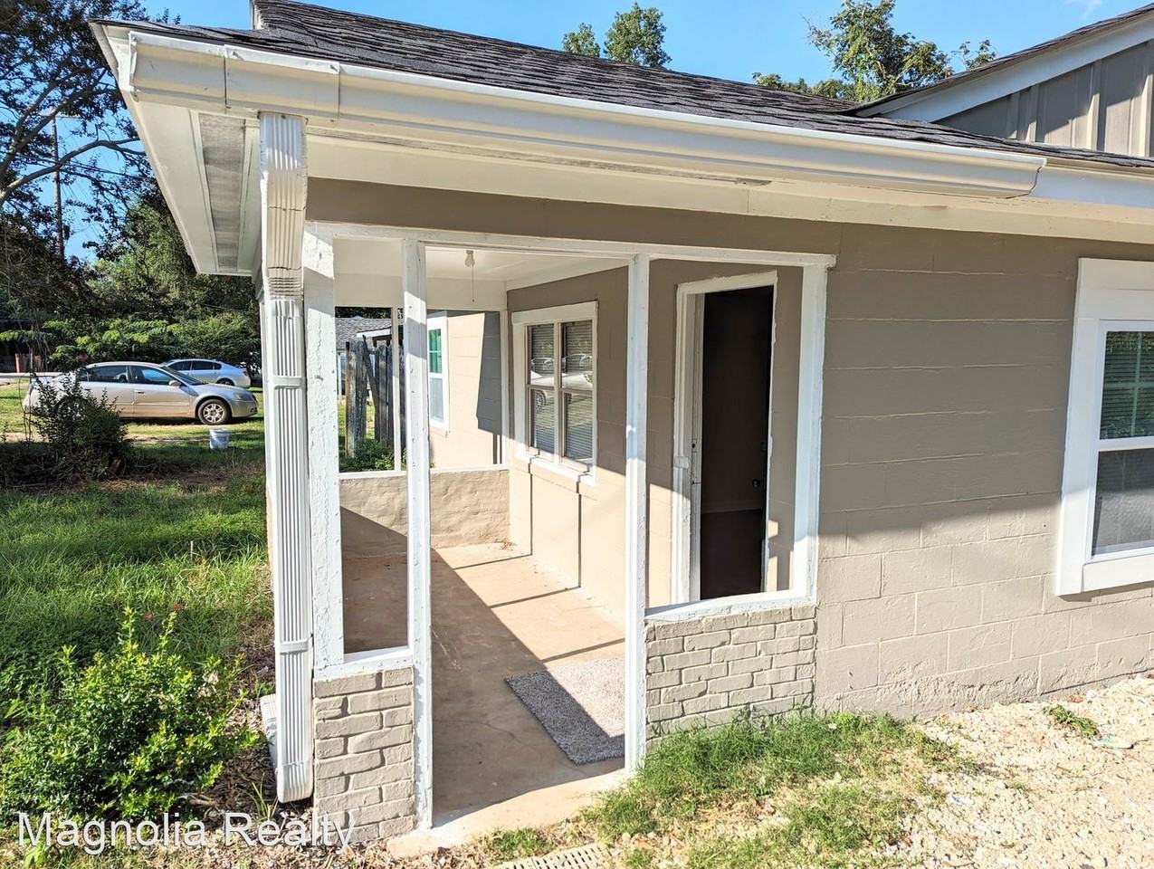 1211 Spring Dr - Photo 3 of 23