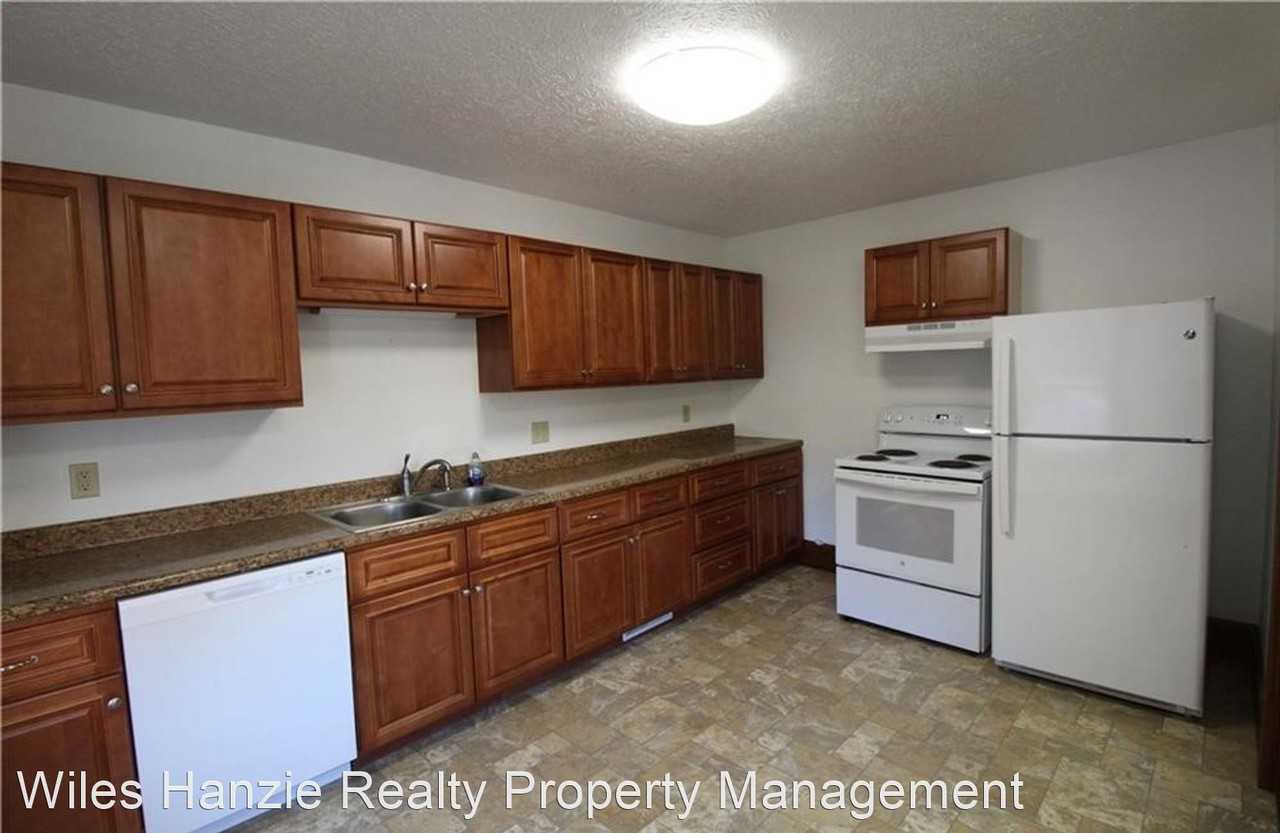 404-404 1/2 W Oak St - Photo 2 of 15