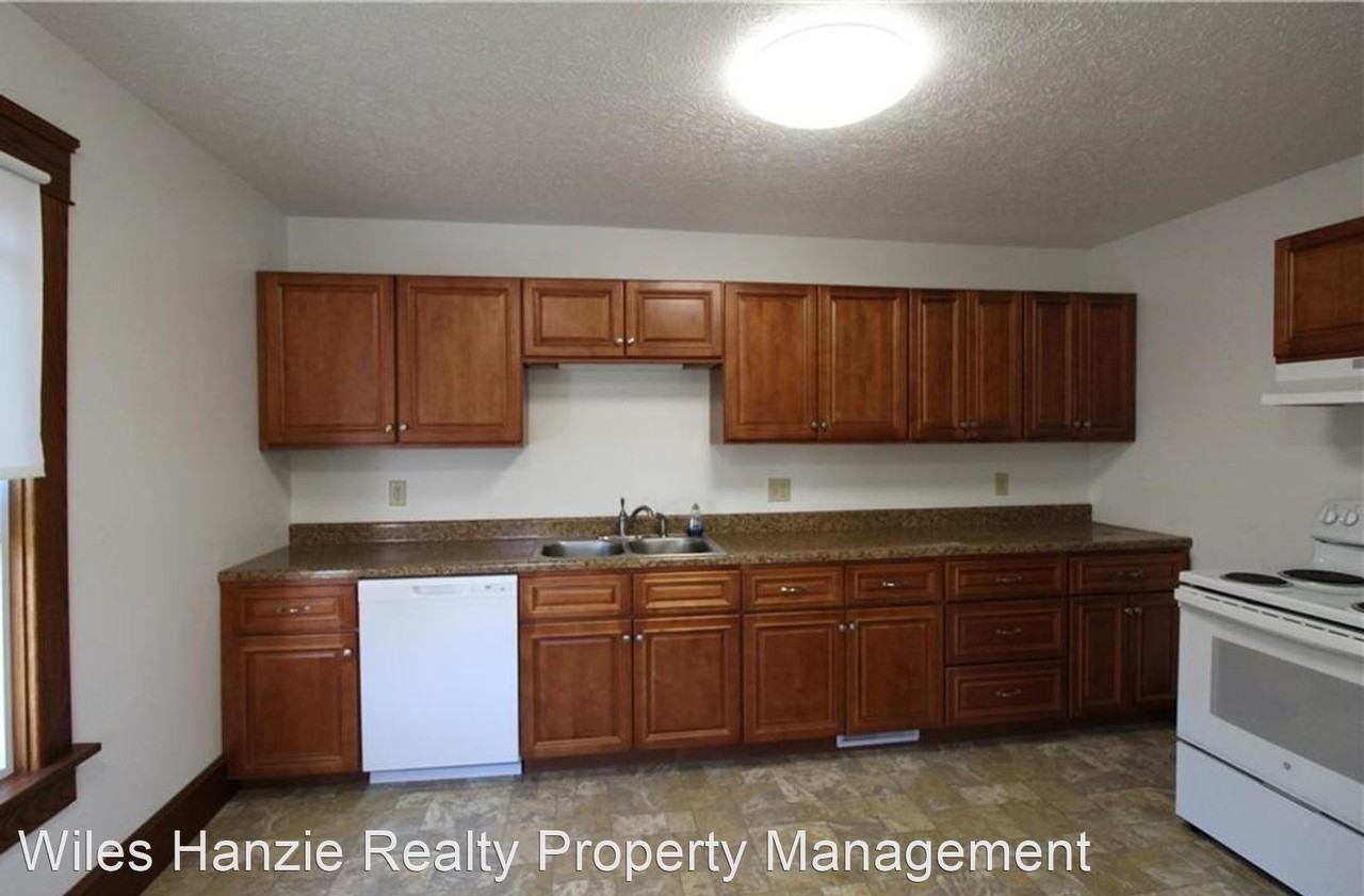 404-404 1/2 W Oak St - Photo 3 of 15