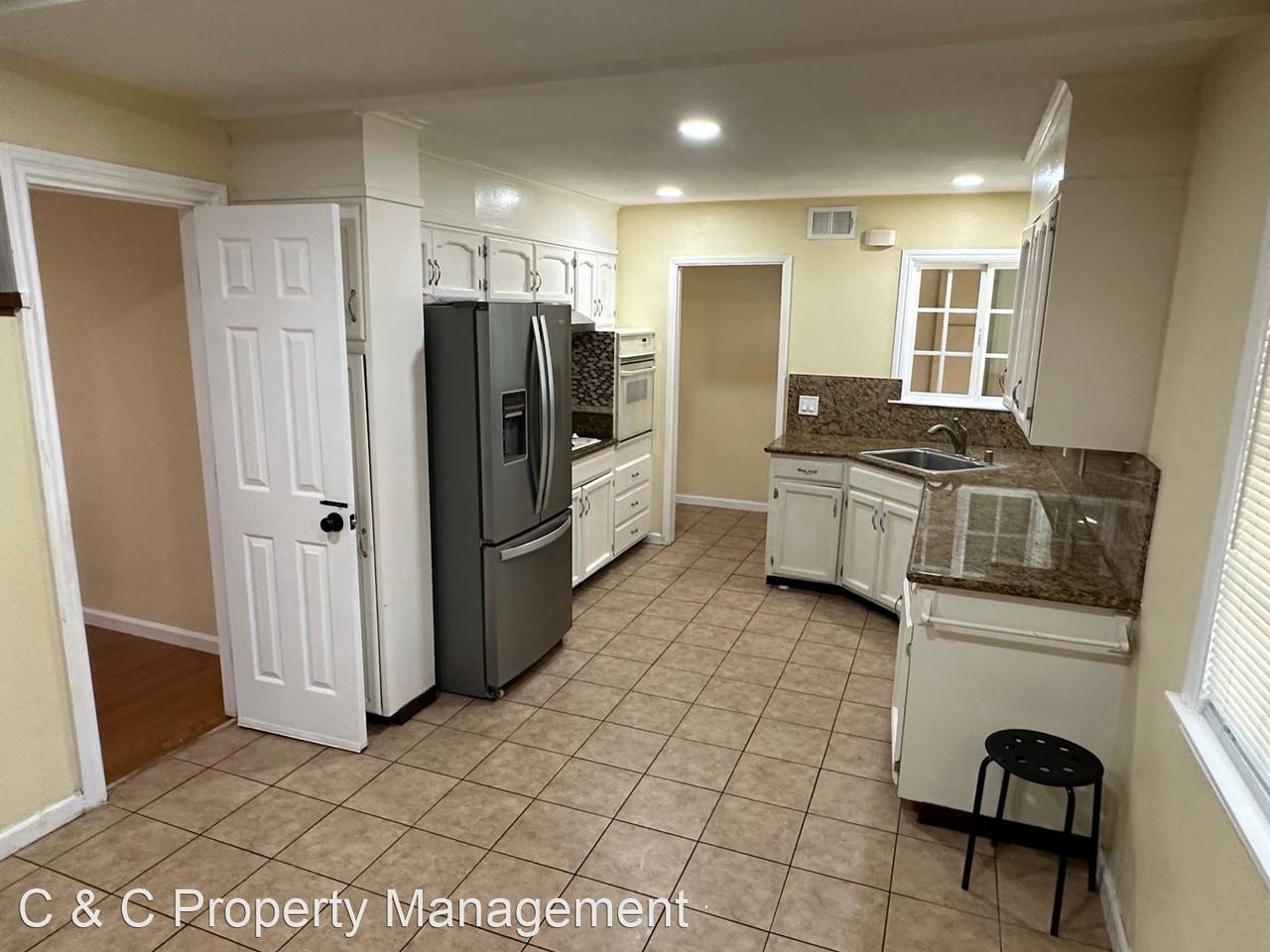 2885 Garden Ave - Photo 2 of 11