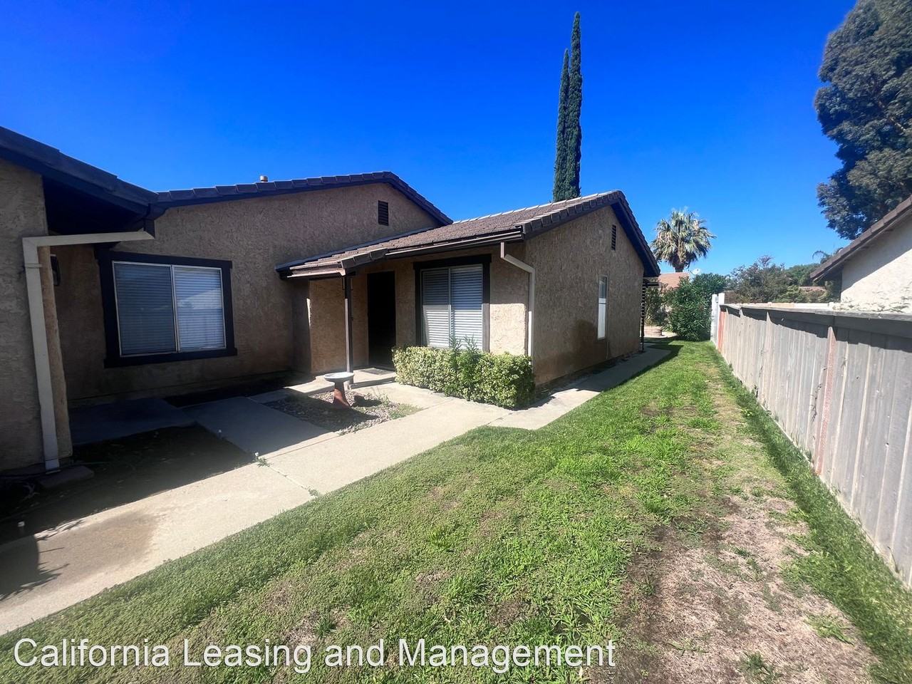 25587 Alicante Dr - Photo 2 of 9