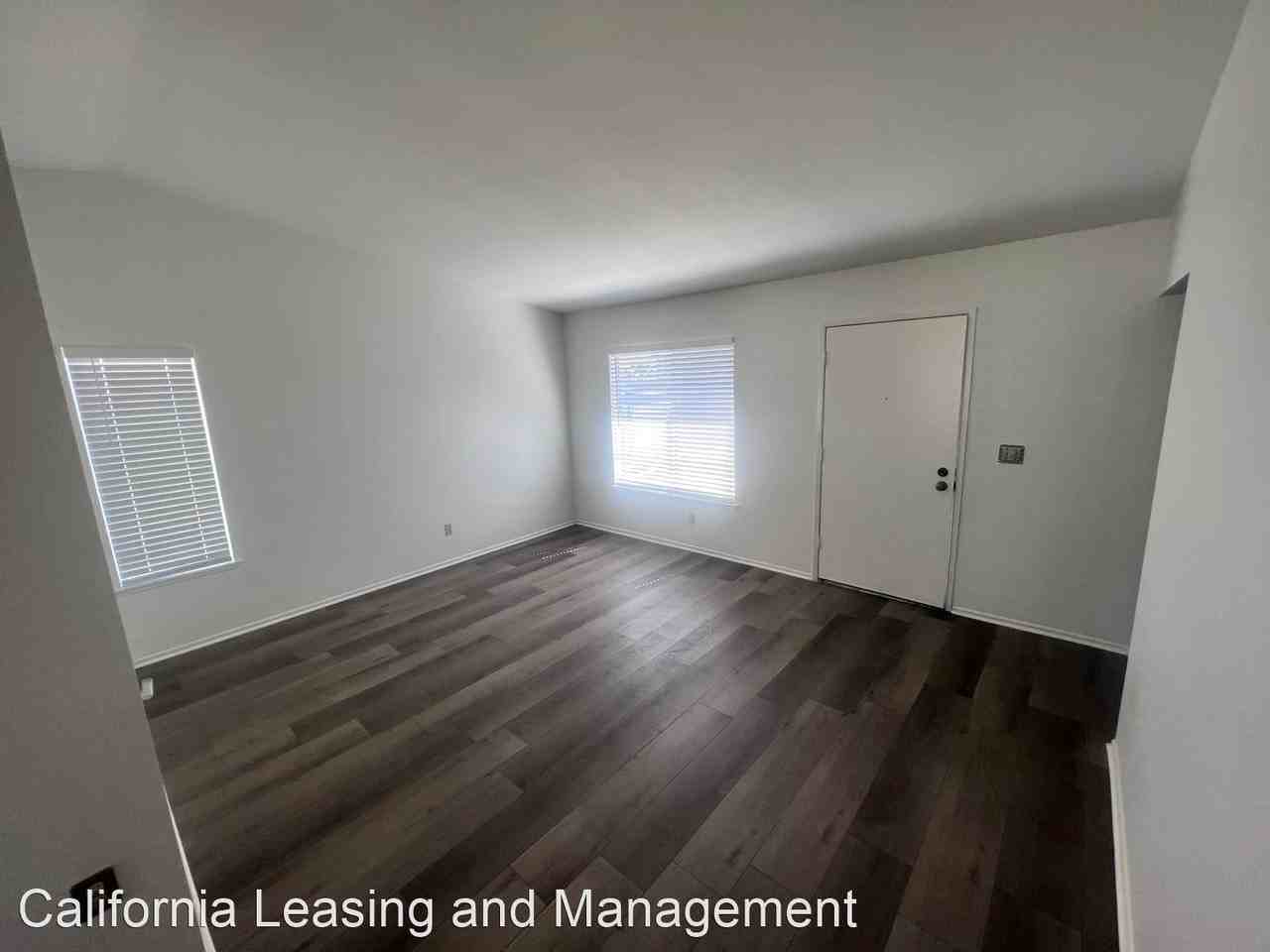 25587 Alicante Dr - Photo 3 of 9