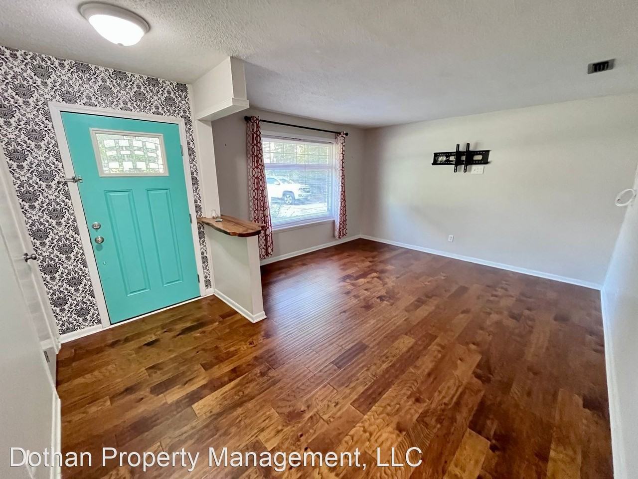 304 Meadowbrook Dr - Photo 2 of 18