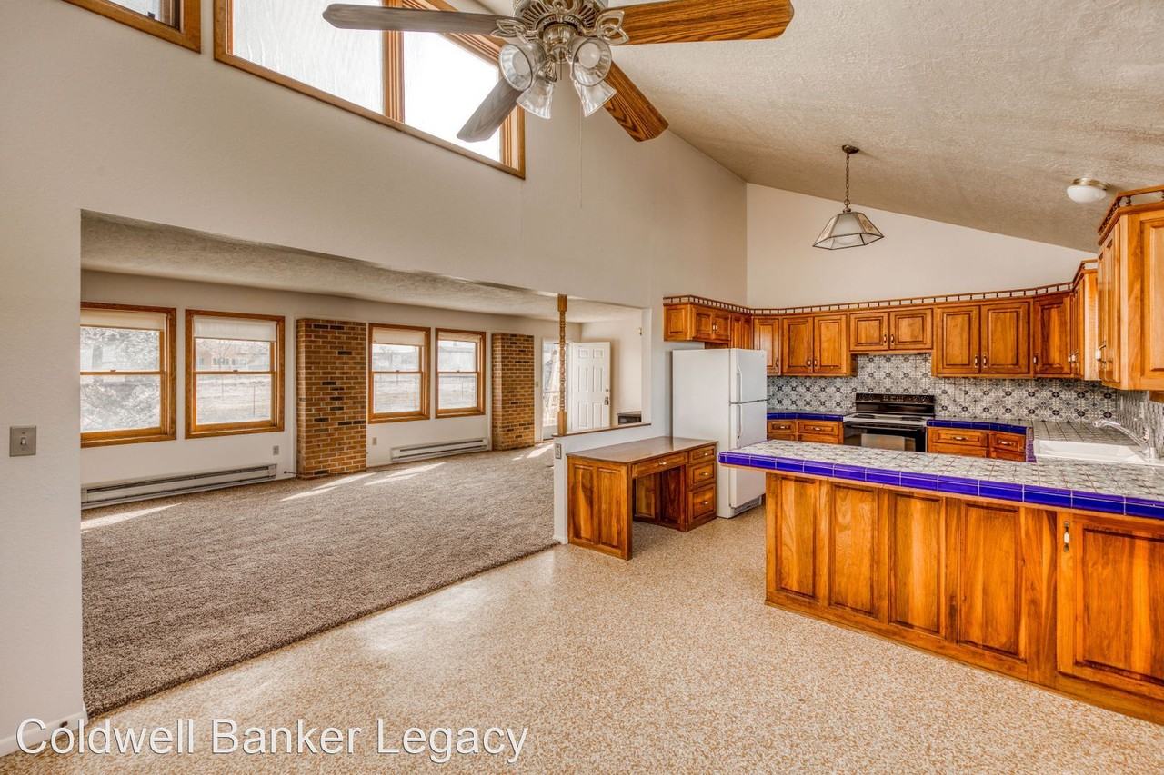 301 Dinkle Rd - Photo 2 of 19