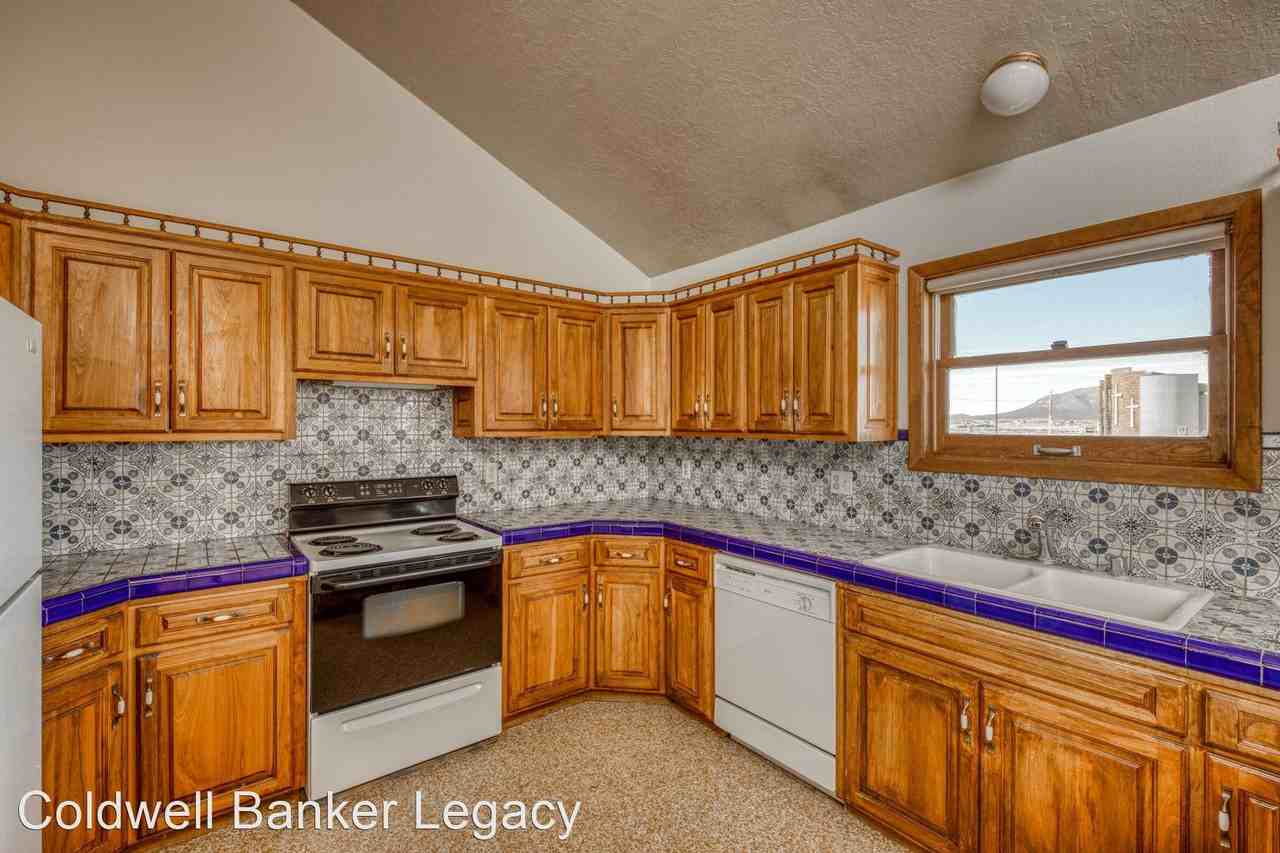 301 Dinkle Rd - Photo 3 of 19