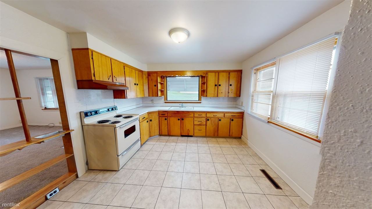 811 1st Ave NW - Photo 2 of 15