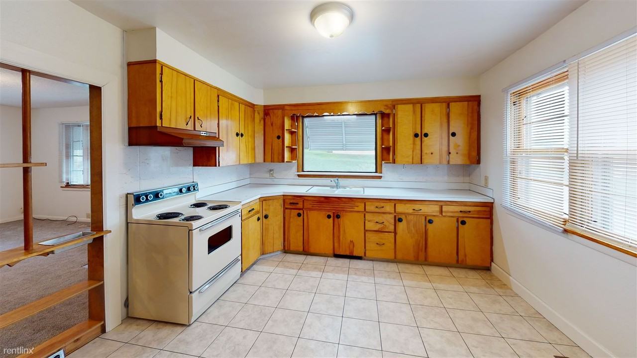 811 1st Ave NW - Photo 3 of 15