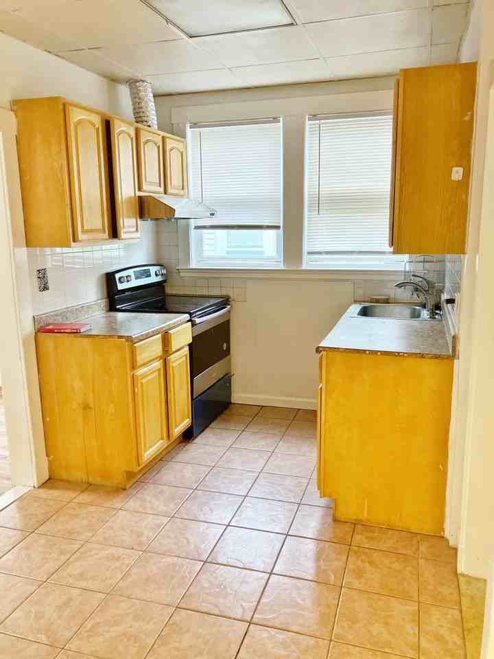 33 Sewall St #1 - Photo 2 of 10