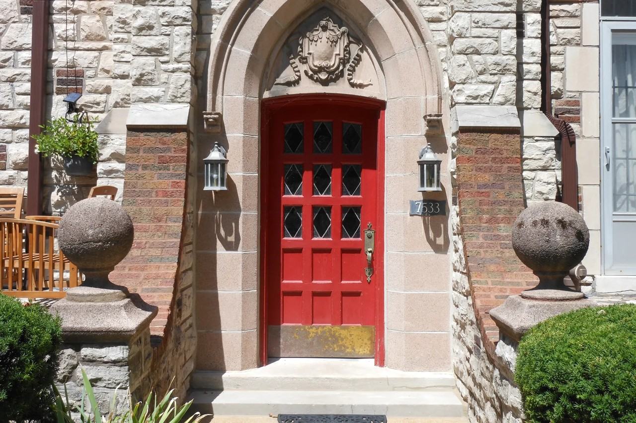 7533 Parkdale Ave - Photo 2 of 19