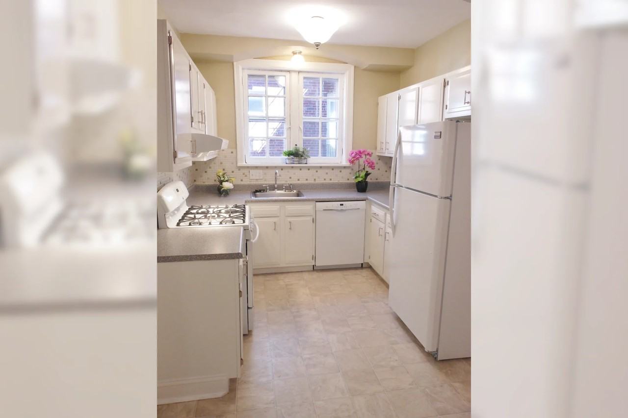 7533 Parkdale Ave - Photo 3 of 19