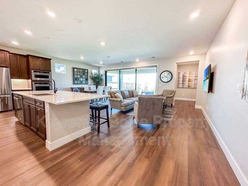 11860 W Wellness Ln - Photo 2 of 31