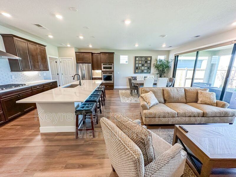 11860 W Wellness Ln - Photo 3 of 31