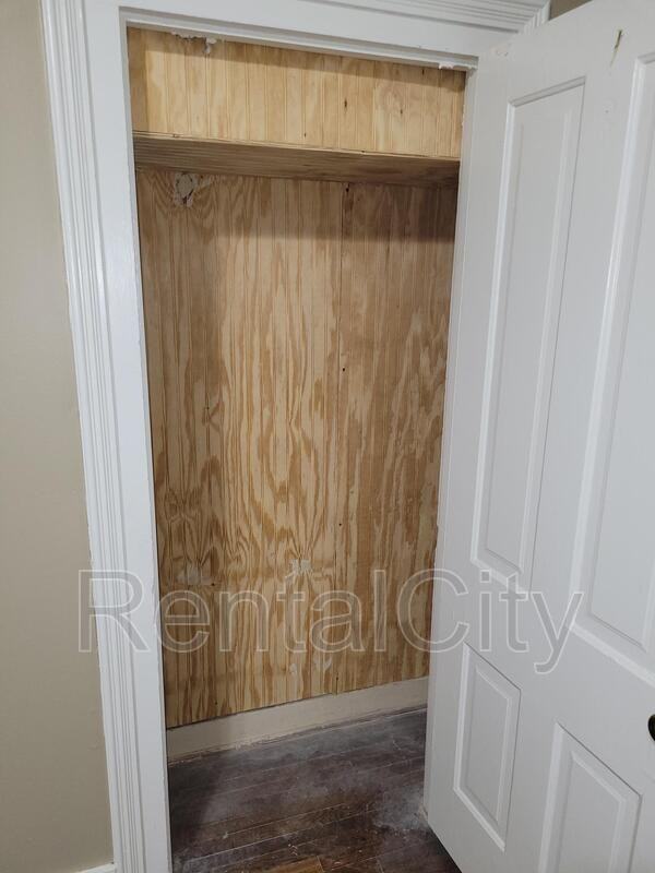 402 S Home St - Photo 3 of 24