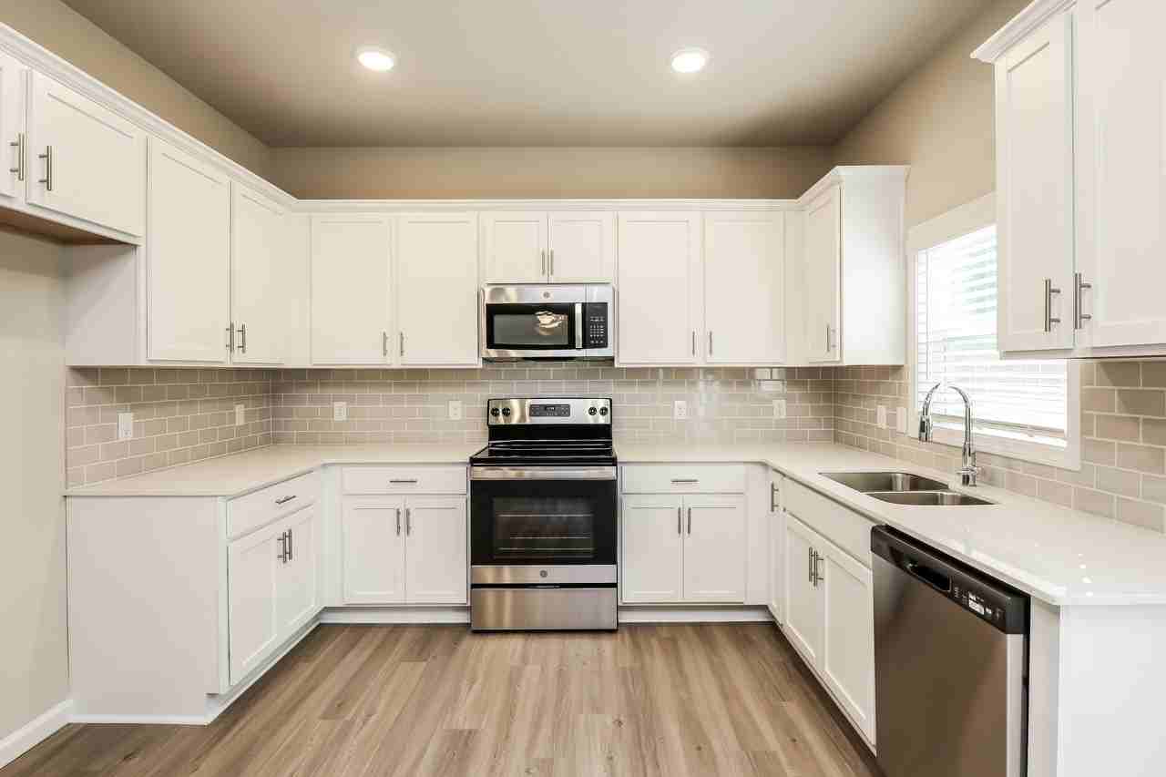 3322 3322 SE Alder Ct - Photo 7 of 40