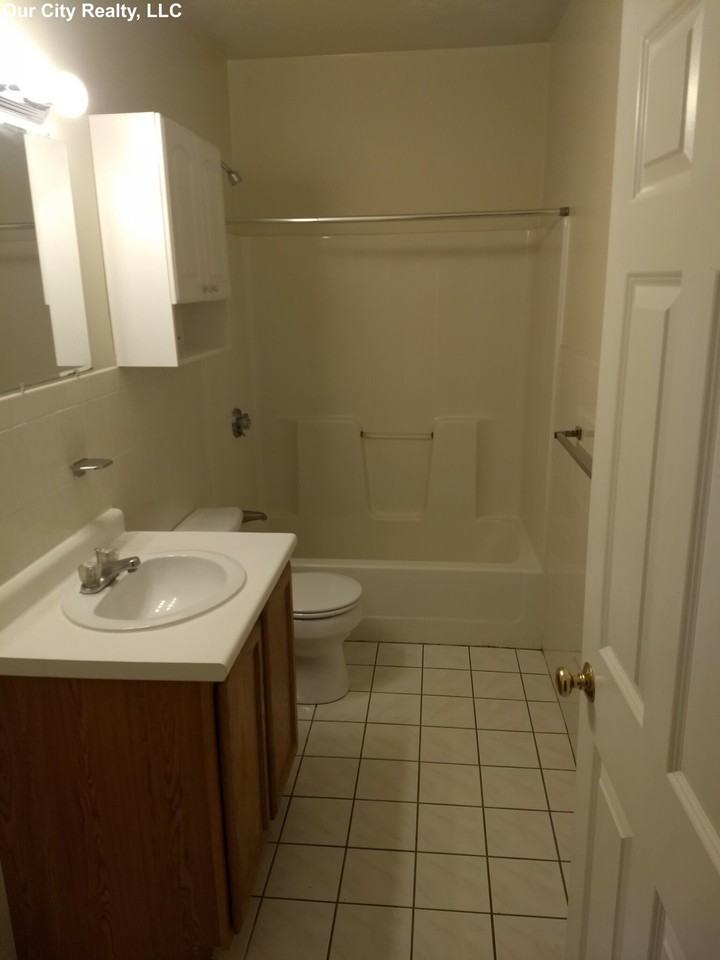 Pearl St #14 - Photo 2 of 9