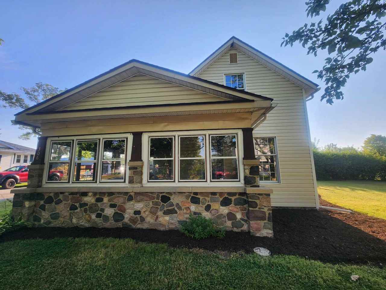 306 S Main St - Photo 2 of 46