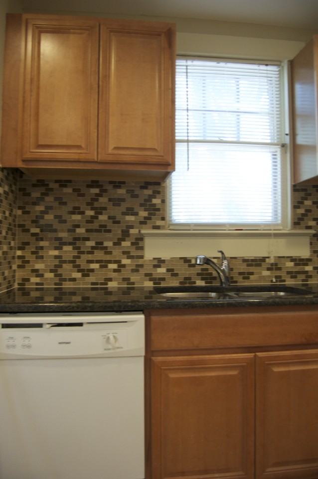 403 E 35th St - Photo 5 of 14