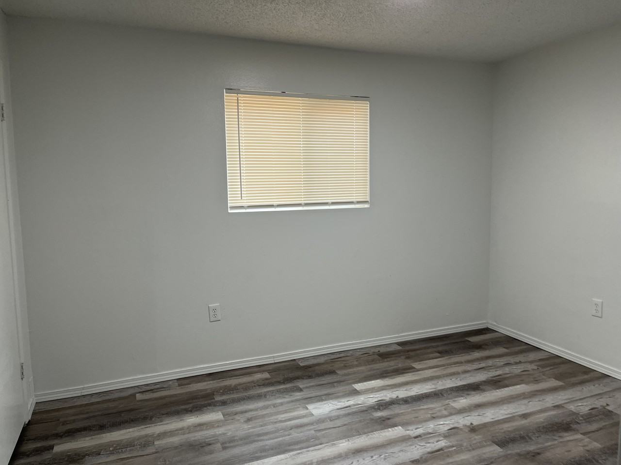 1004 Chelwood Park Blvd Ne - Photo 5 of 34