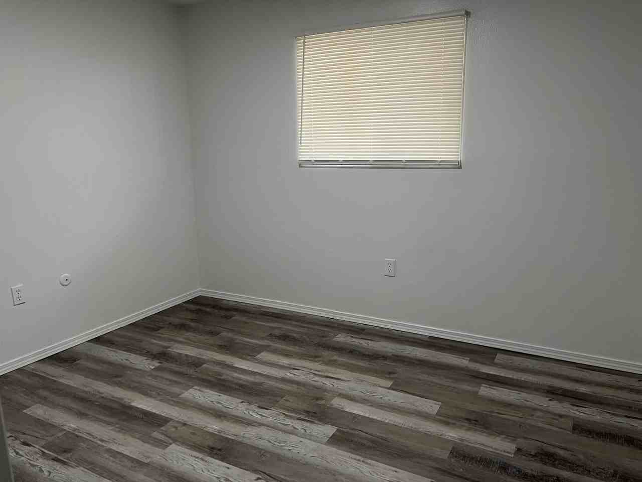 1004 Chelwood Park Blvd Ne - Photo 4 of 34