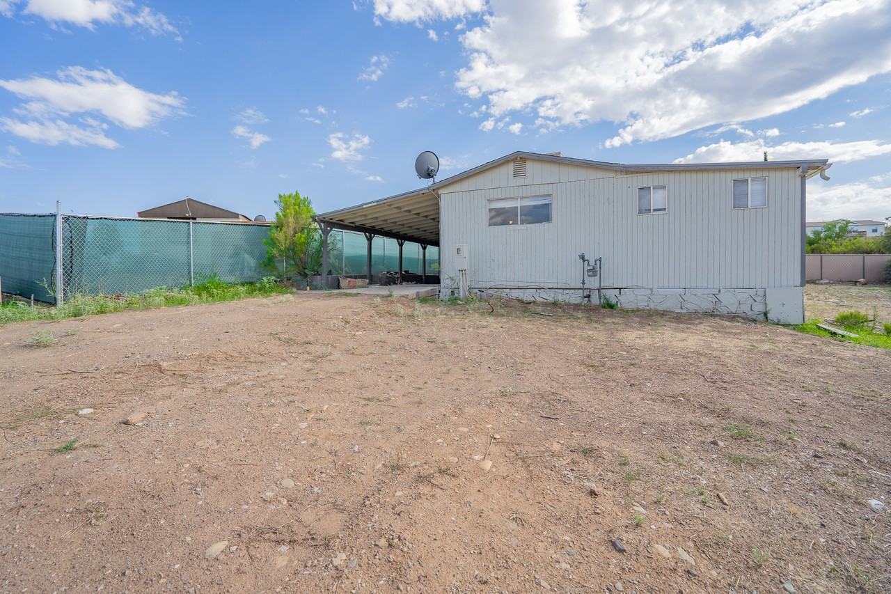 17401 E Meadow Ln - Photo 2 of 28