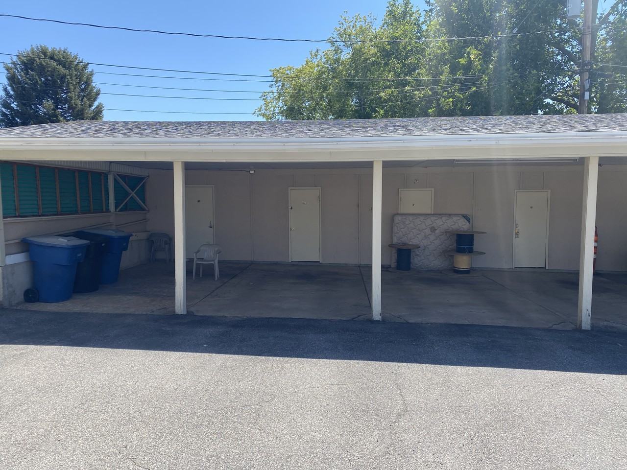 2323 Chateau Dr - Photo 2 of 13