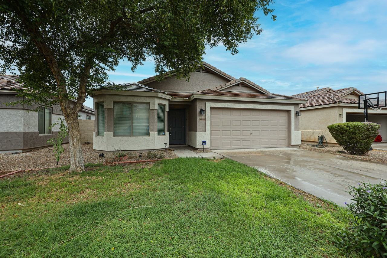 45511 W Dirk St - Photo 3 of 44