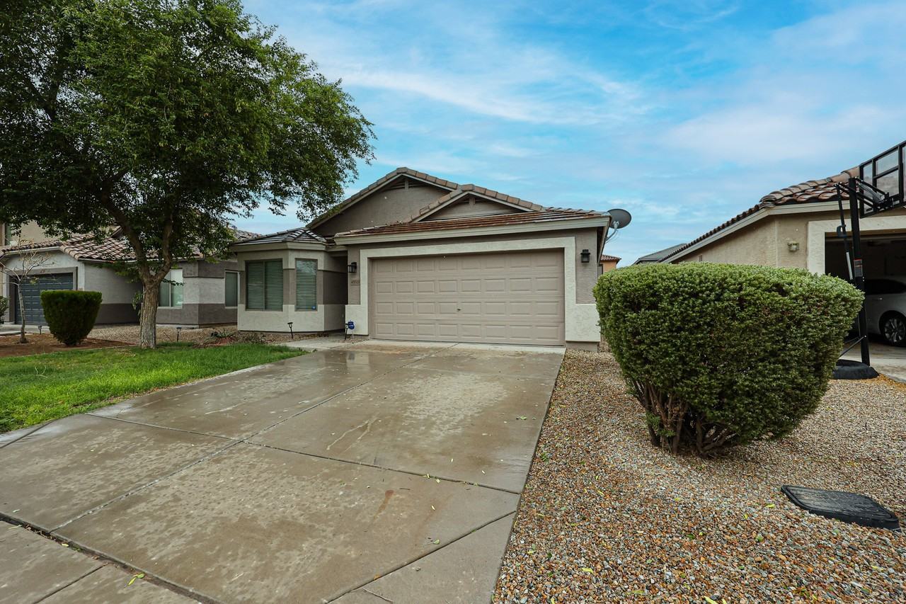 45511 W Dirk St - Photo 4 of 44