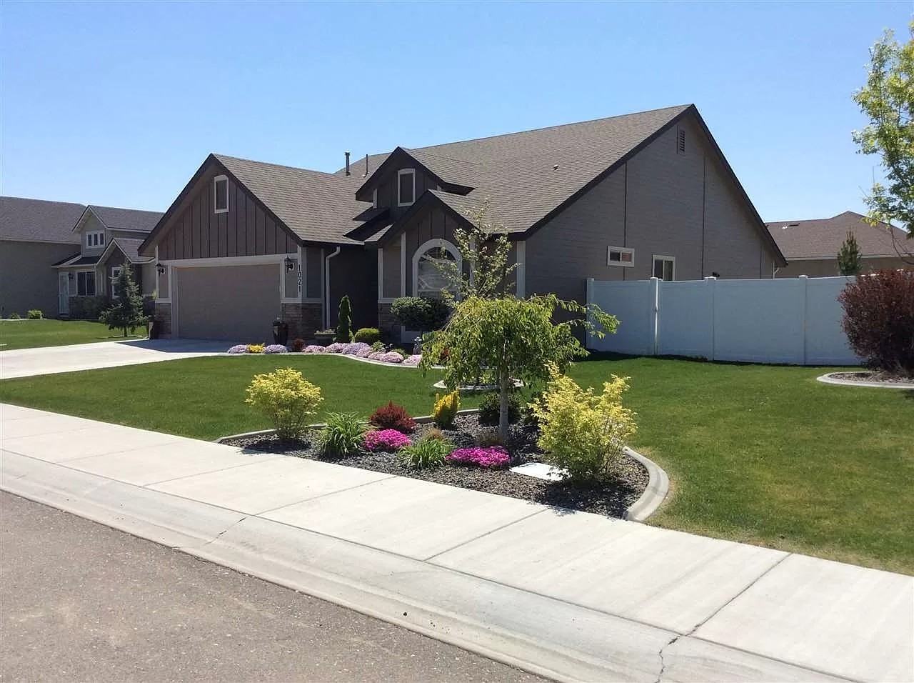 1021 Park Ave - Photo 2 of 35