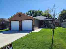 featured image of 807 E Avenue A