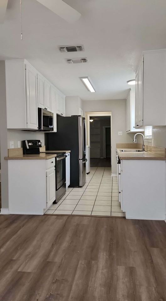 1310 Goodhue Dr - Photo 6 of 19