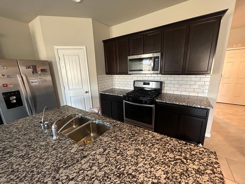 3207 Sumac Dr - Photo 6 of 31