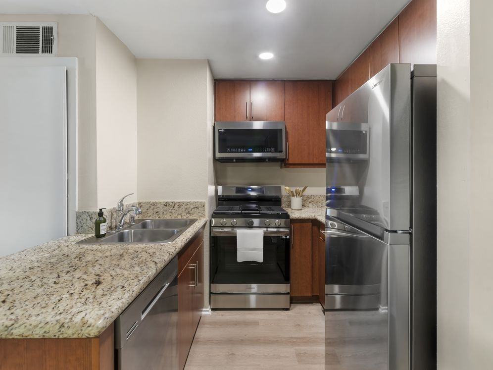 Avalon Burbank - Photo 6 of 44