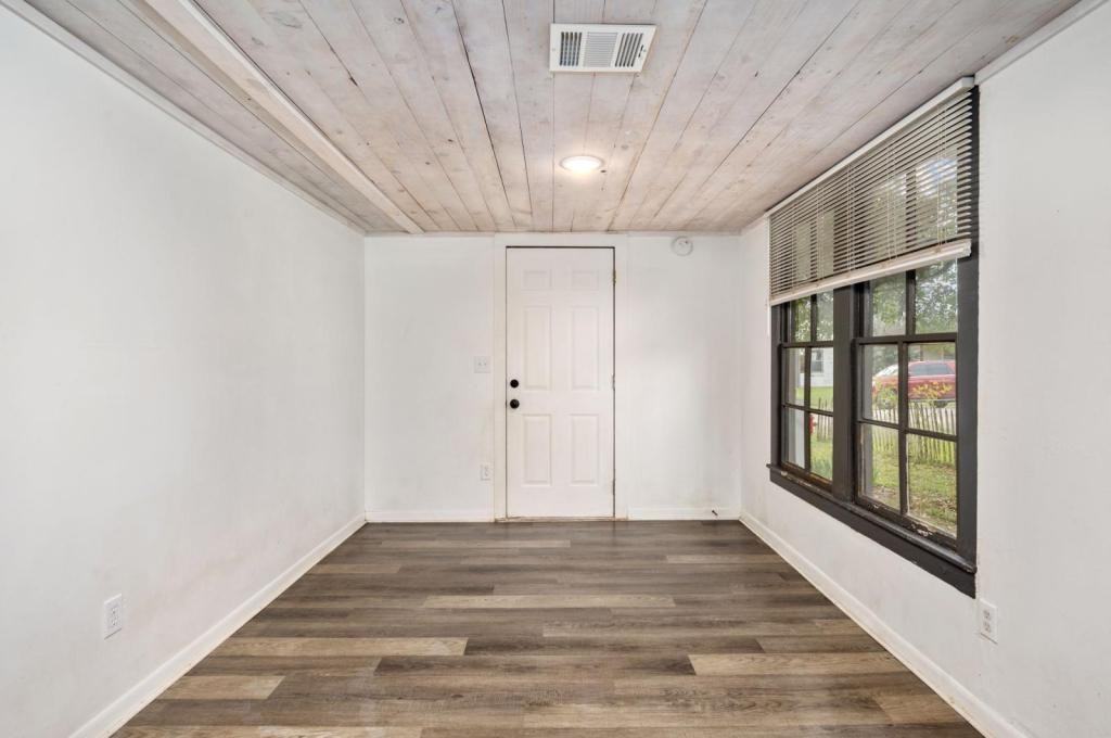 102 N Temple St - Photo 3 of 16