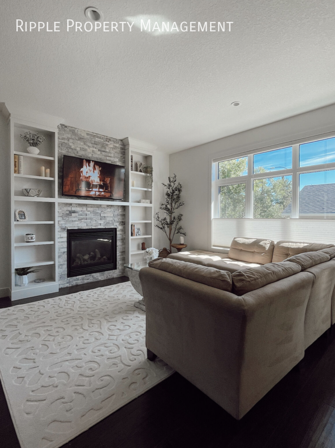 3705 43 St Sw - Photo 2 of 19