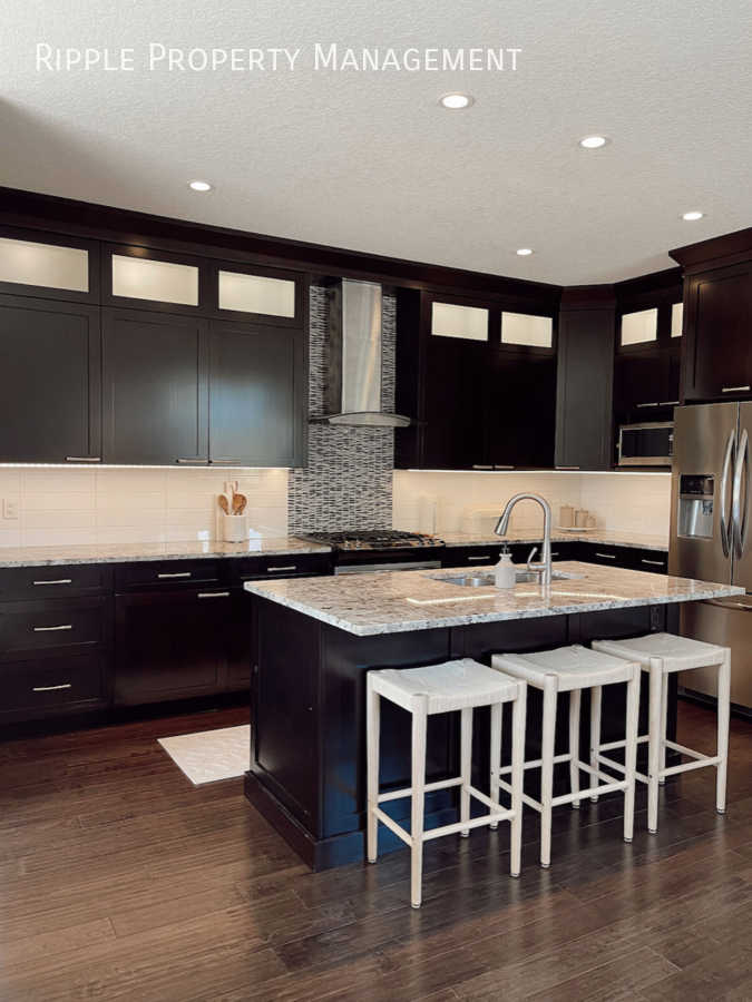 3705 43 St Sw - Photo 3 of 19