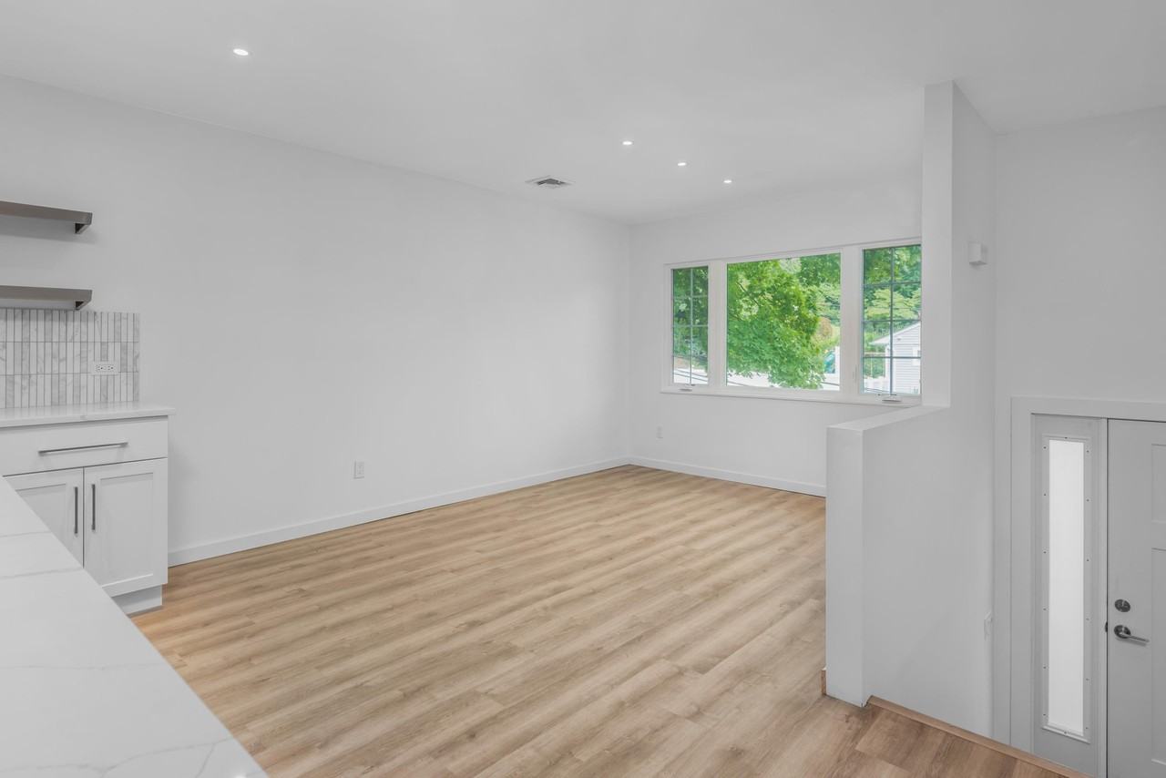 6 Ski Lane - Photo 3 of 10